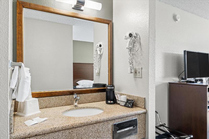 King Room - Non-Smoking image 3