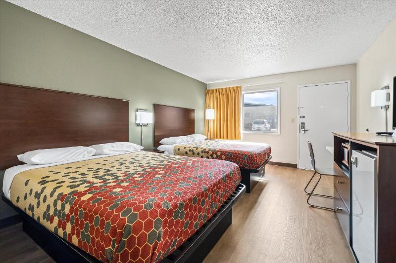 Bend Inn & Suites - image 14