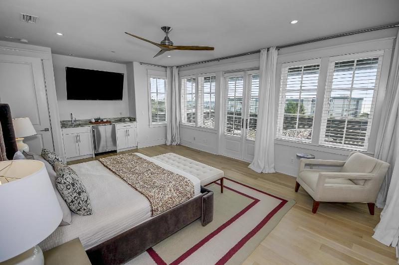 Gulf Views Private Pool Luxurious Home - Vista Del Mare home - image 27