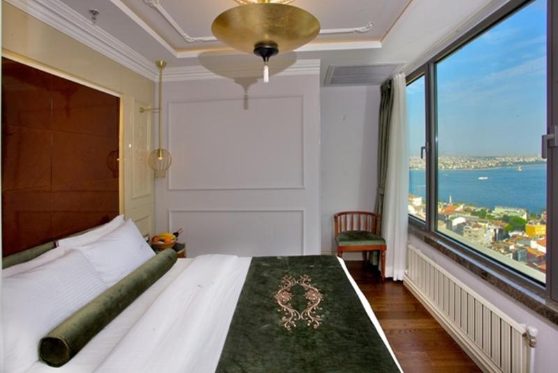 Corner Bosphorus Suite – Three Bedroom image 3
