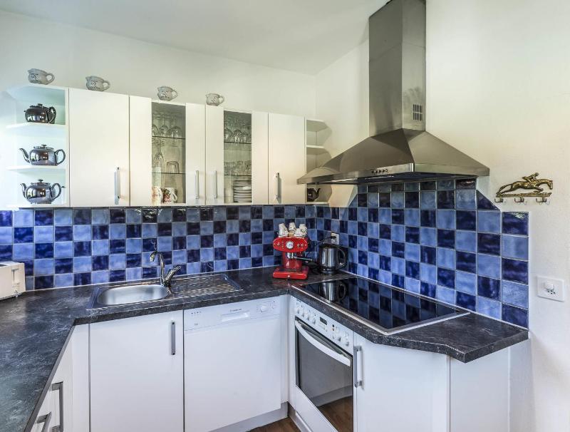 Double Room with Shared Bathroom image 2