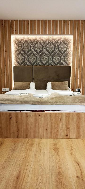 Large Double Room image 1
