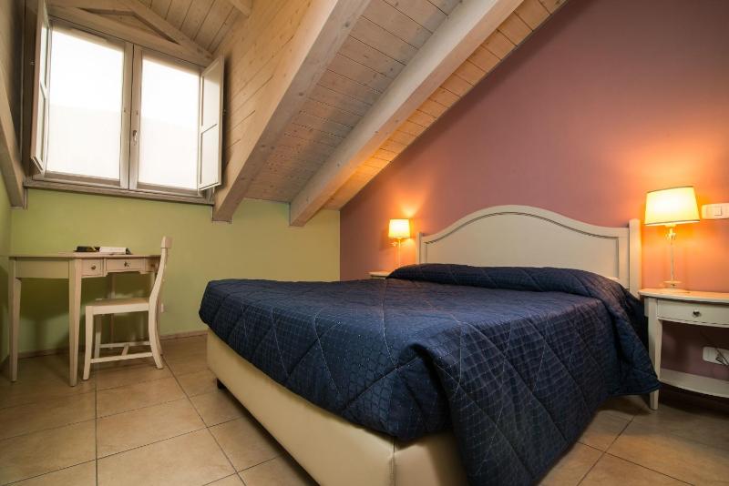 One-Bedroom Apartment image 1