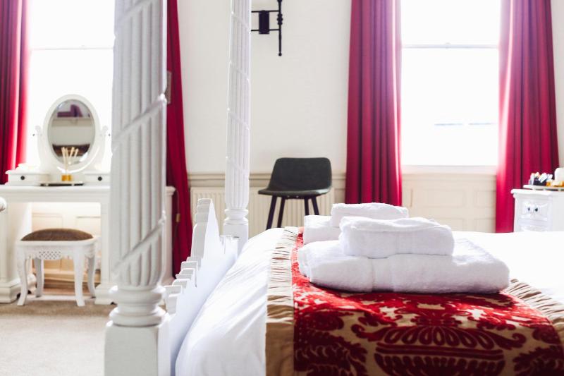 Double Room - Courtroom image 4