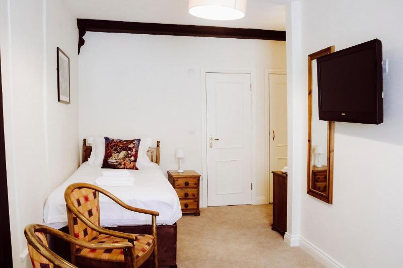 Standard Twin Room image 2