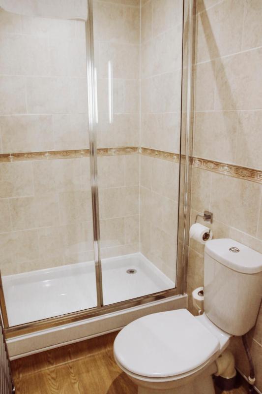 Standard Twin Room image 4