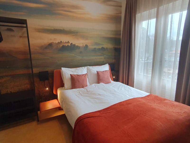 Small Room image 2