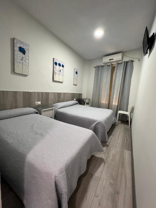 Twin Room image 1