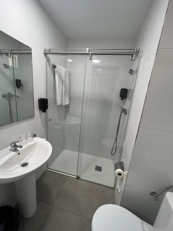 Triple Room with Private Bathroom image 3