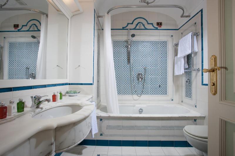 Basic Double or Twin Room image 3