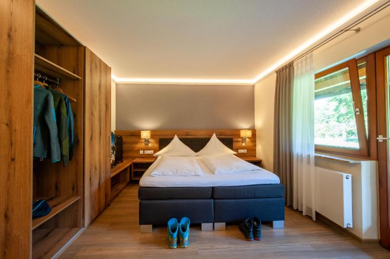 Double Room image 3