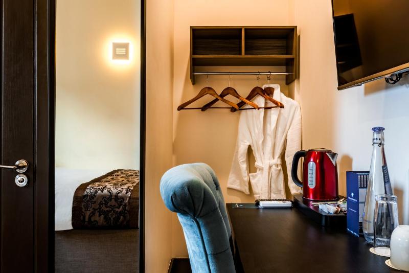 Single Room image 4