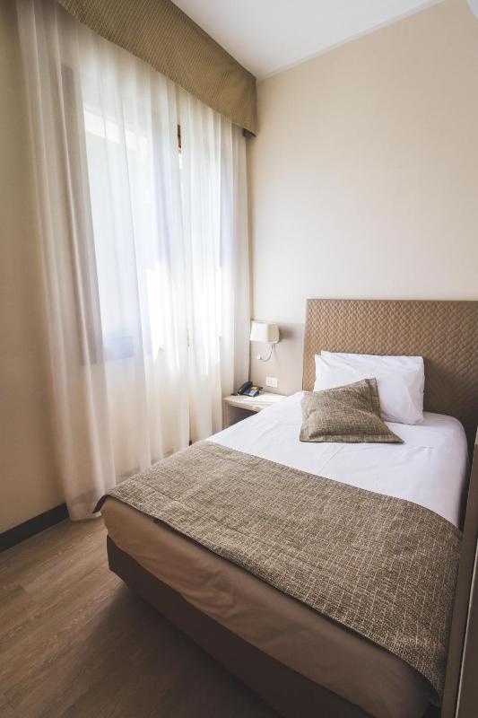 Standard Single Room image 1