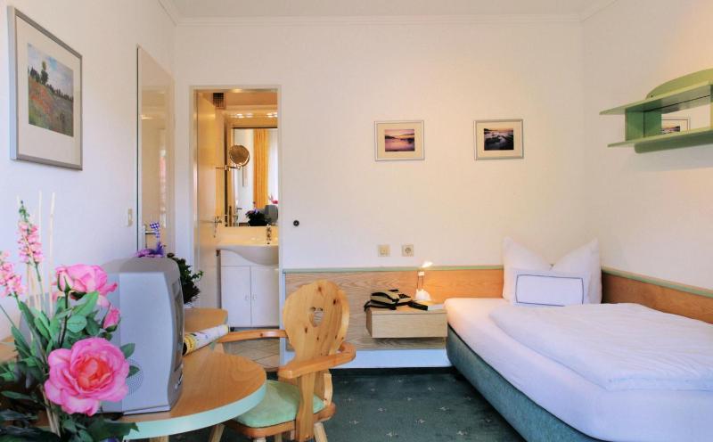 Single Room image 3