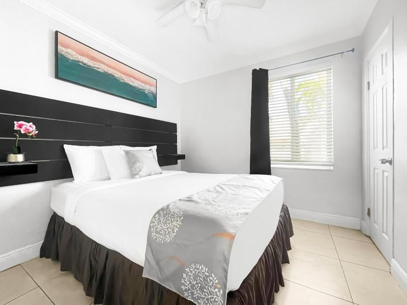 Deluxe Oceanside Queen