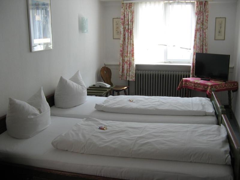 Twin Room with Private Bathroom image 1