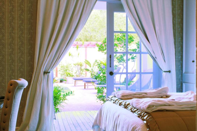 Deluxe Guest Room image 3