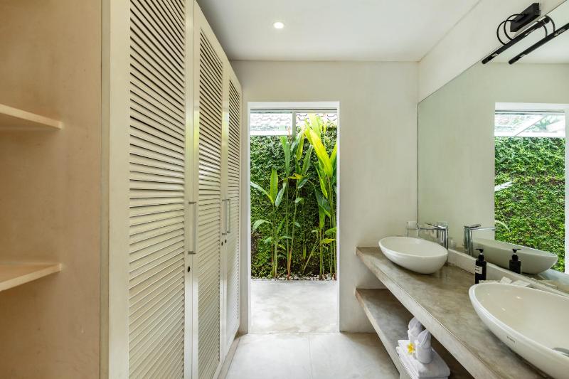 Esha Villa Drupadi Seminyak - image 13