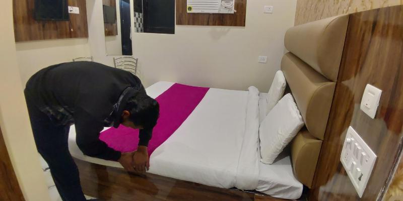 City Hotel - image 46