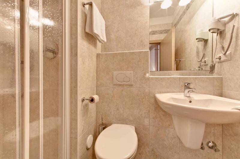 Standard Single Room image 2