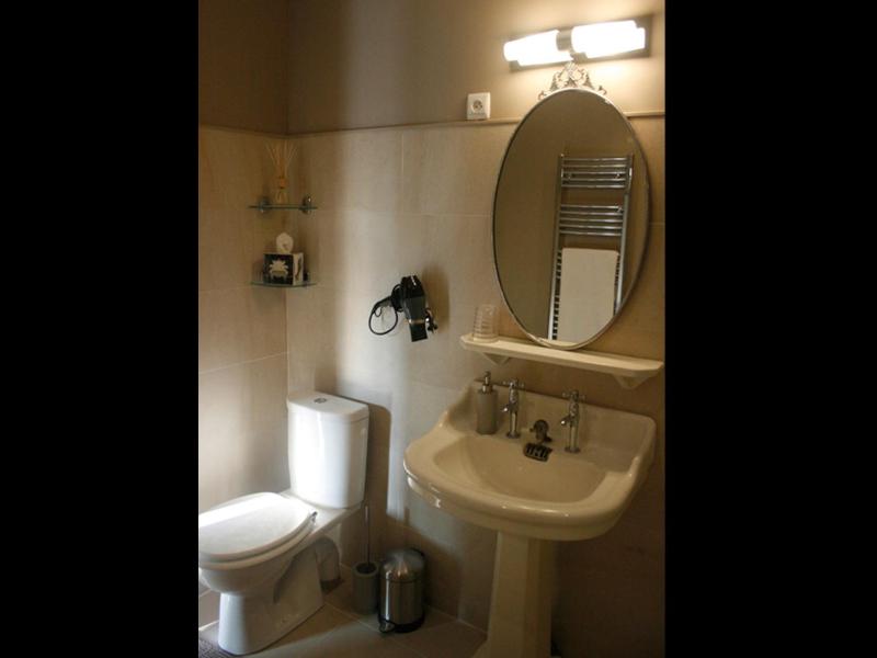 Double Room image 2