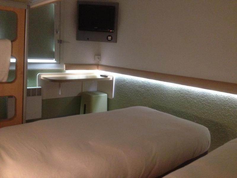 Standard Twin Room image 3