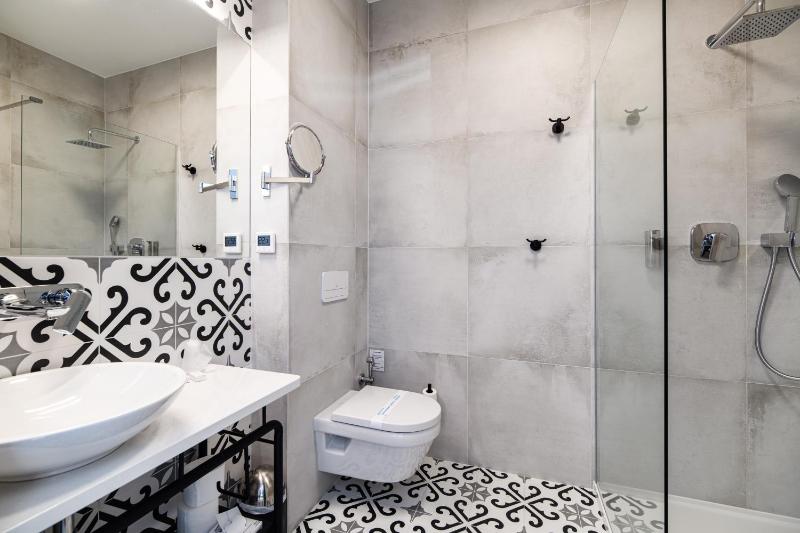 One-Bedroom Apartment image 1