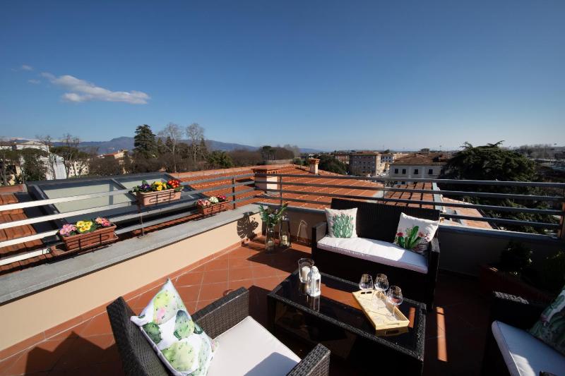 Rooftop Delight with Terrace - image 37