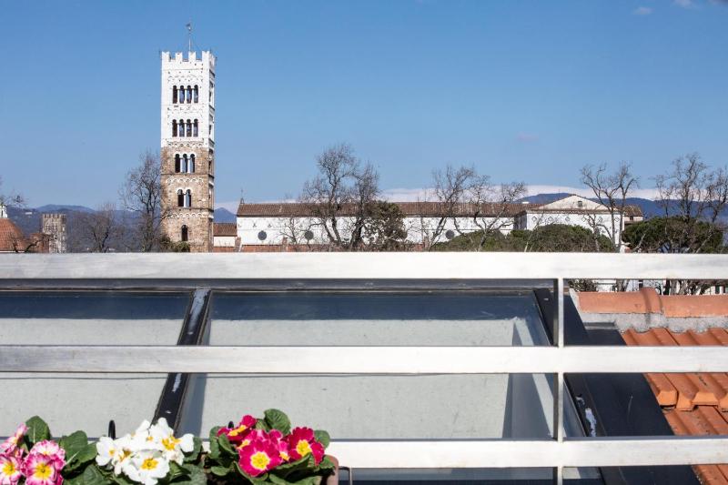 Rooftop Delight with Terrace - image 30