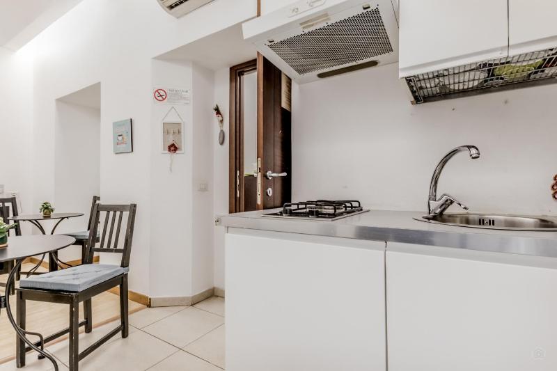 Standard Double Room image 3