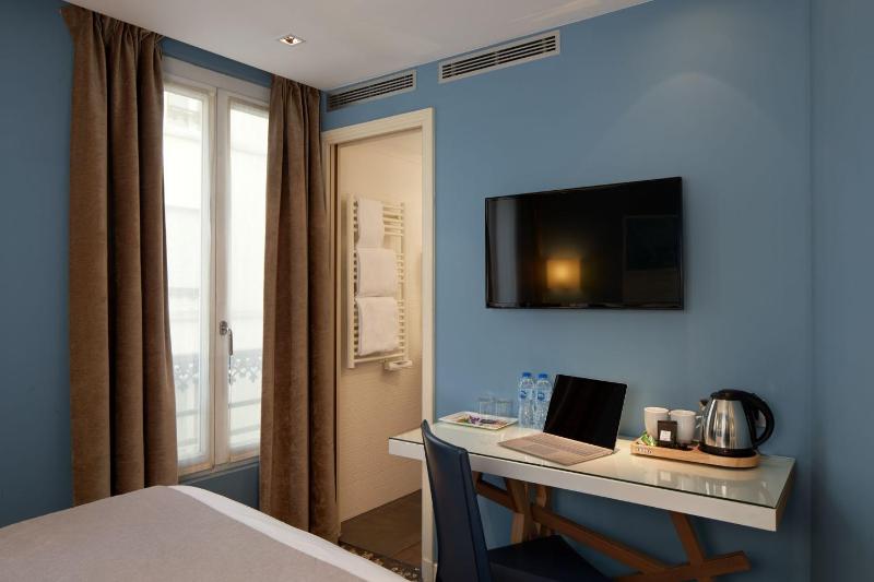 Classic Double Room with Shower image 1