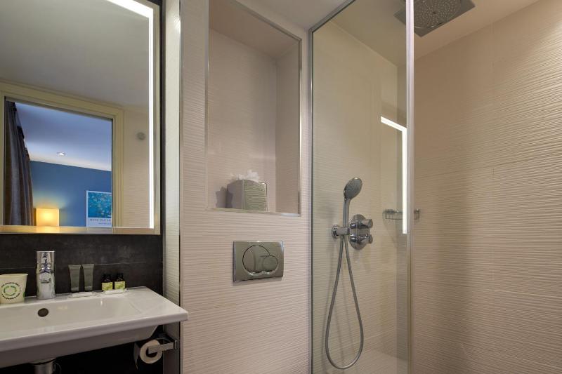 Classic Double Room with Shower image 4