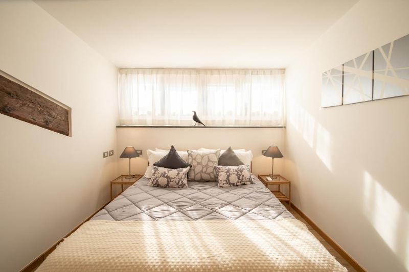 Rooftop Delight with Terrace - image 34