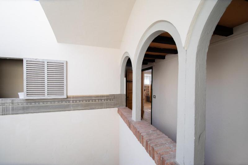 Rooftop Delight with Terrace - image 2