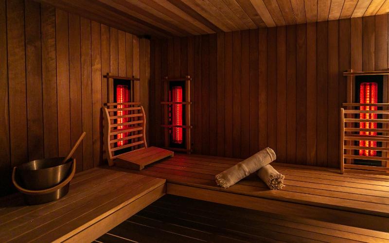 The Newport Lodge included 3h PRIVATE indoor welnes & use e-bikes - image 2