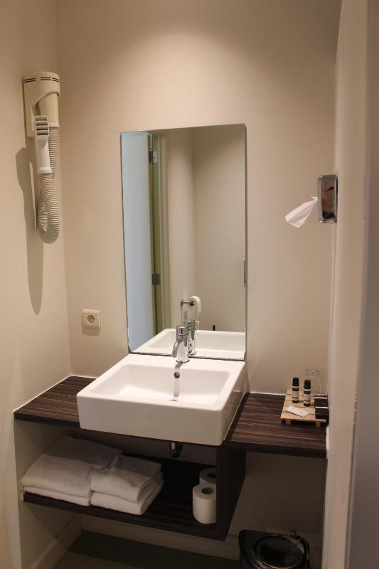 Standard Single Room image 2