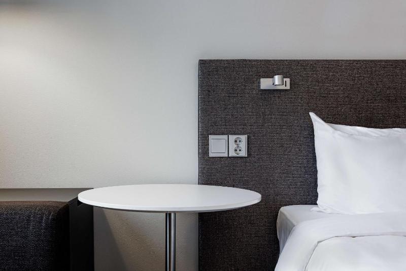 Standard Twin Room image 3