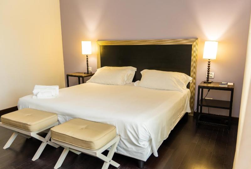 Classic Double or Twin Room image 2