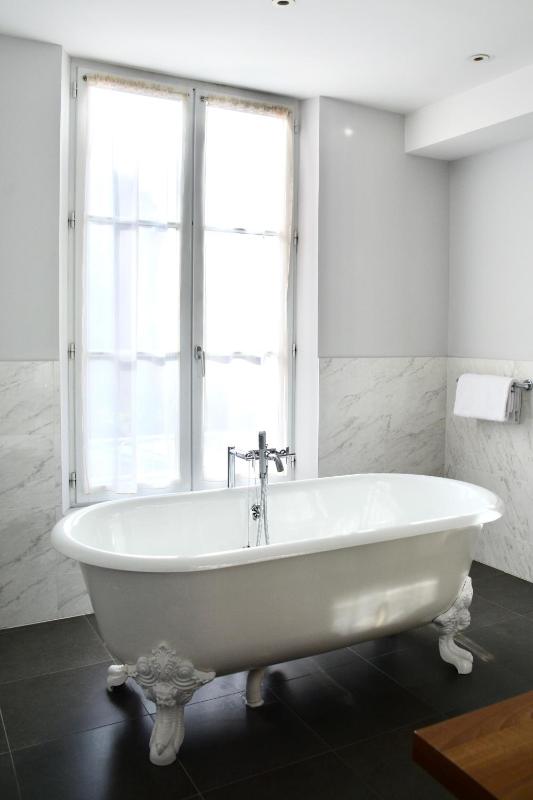 Privilege Suite - Castle image 1