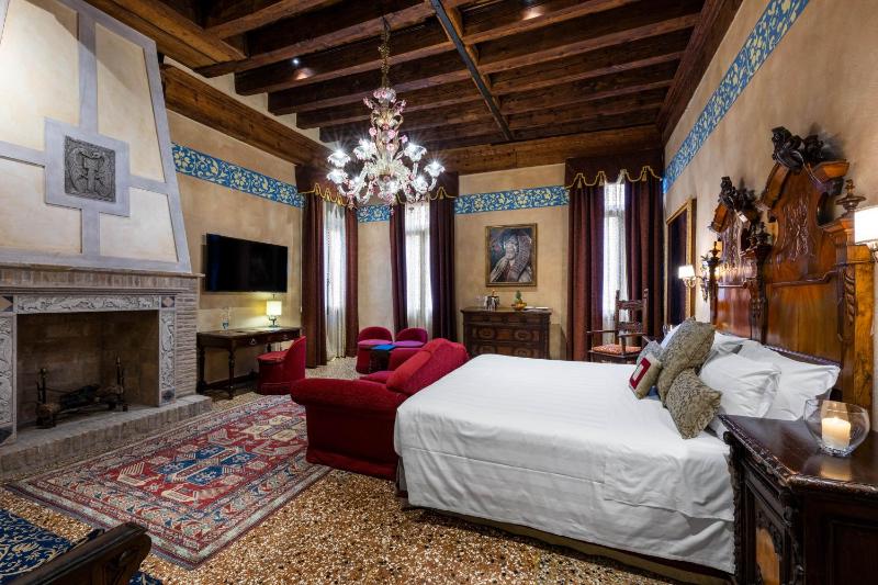 Junior Suite with Canal View image 1