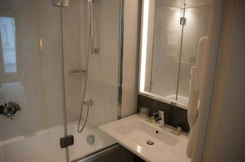 Superior Double Room with Bath image 3