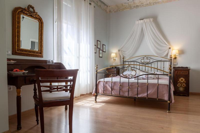 Standard Double Room image 4