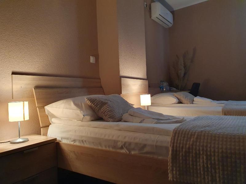 Twin Room image 1