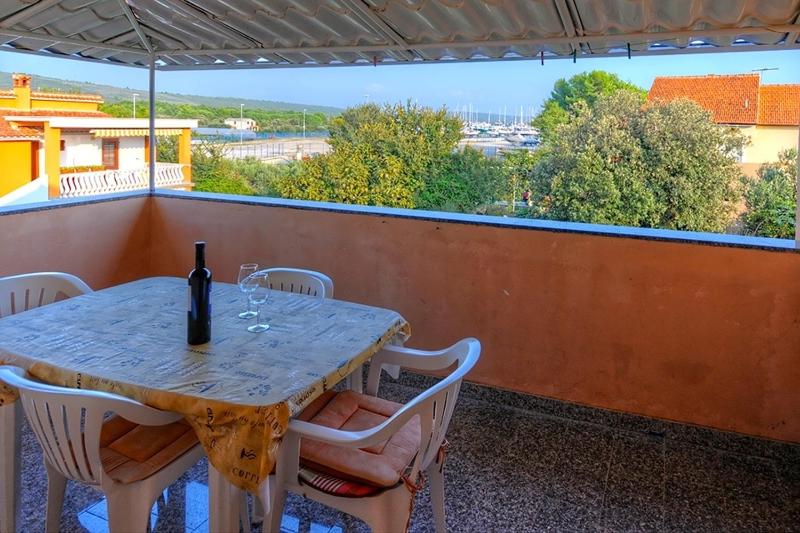 Apartment with Marina View image 2