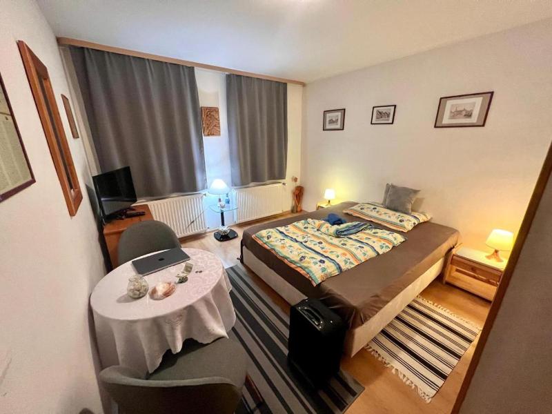 Double Room image 1