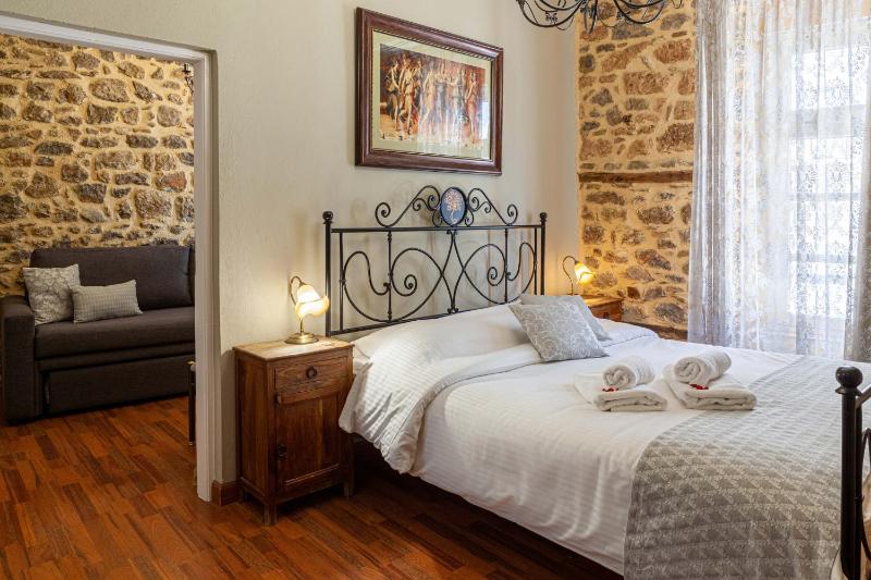 One-Bedroom Apartment image 4