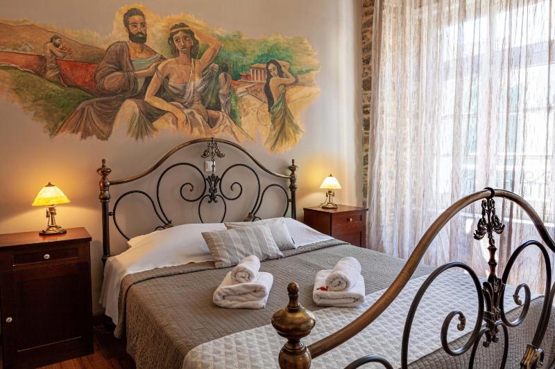 Double Room with Balcony image 3