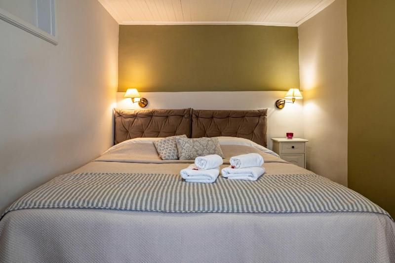 Economy Double Room image 1