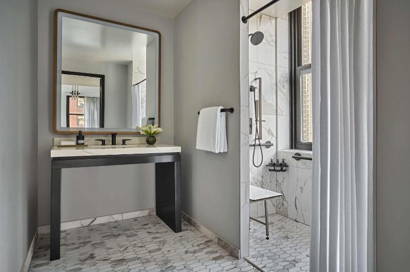 Accessible King Guest Room image 3