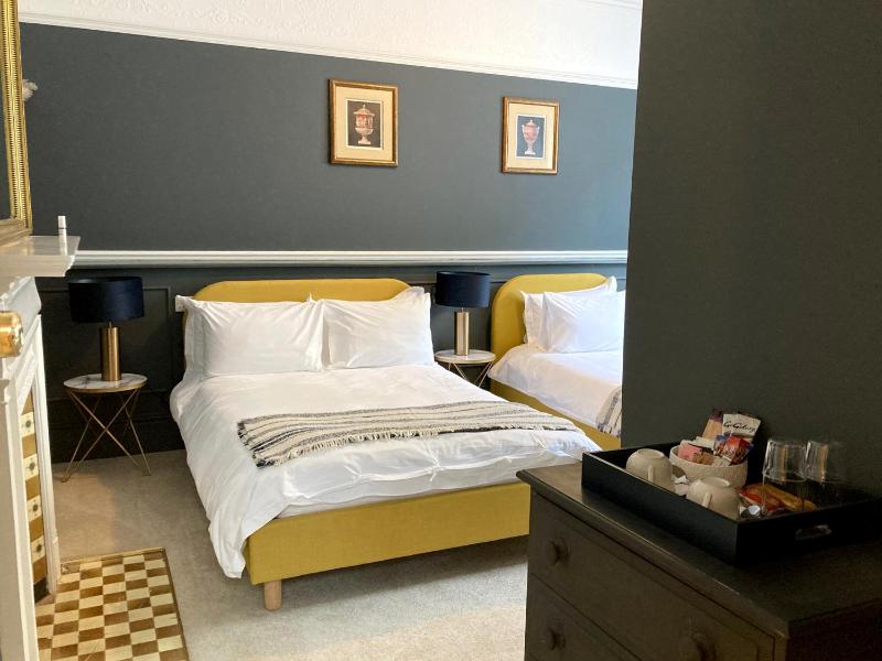 Triple Room with Garden View image 4